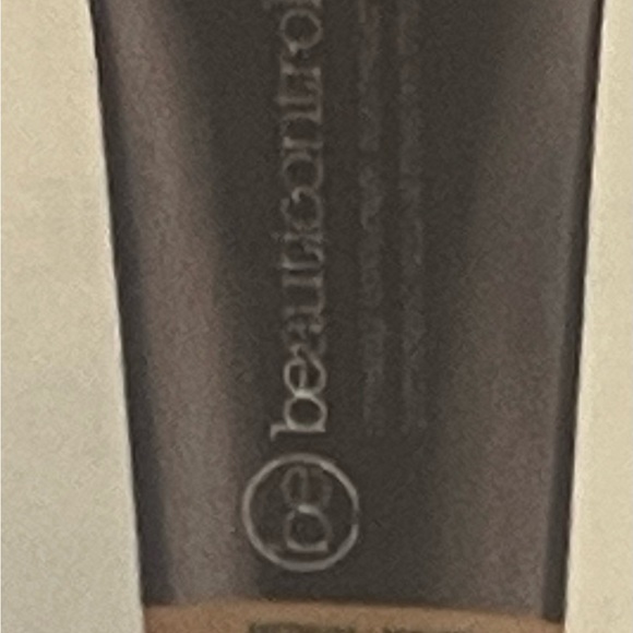 CREAMY COVERAGE CONCEALER .25 oz./ 7.1 g Dark - Picture 2 of 4